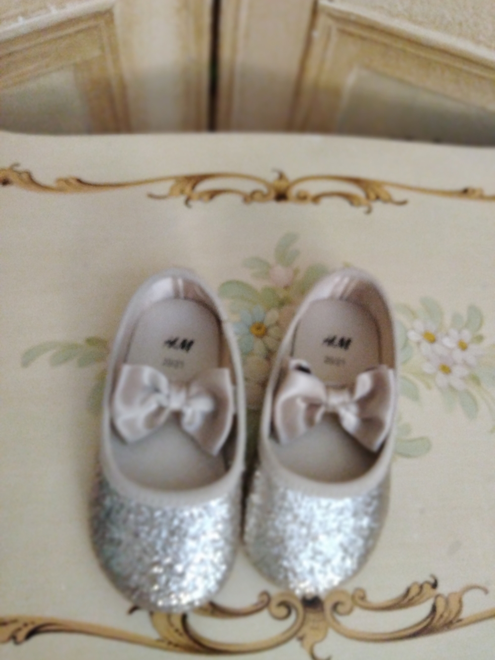 H&M Girls Silver Glitter Bow Dress Flats